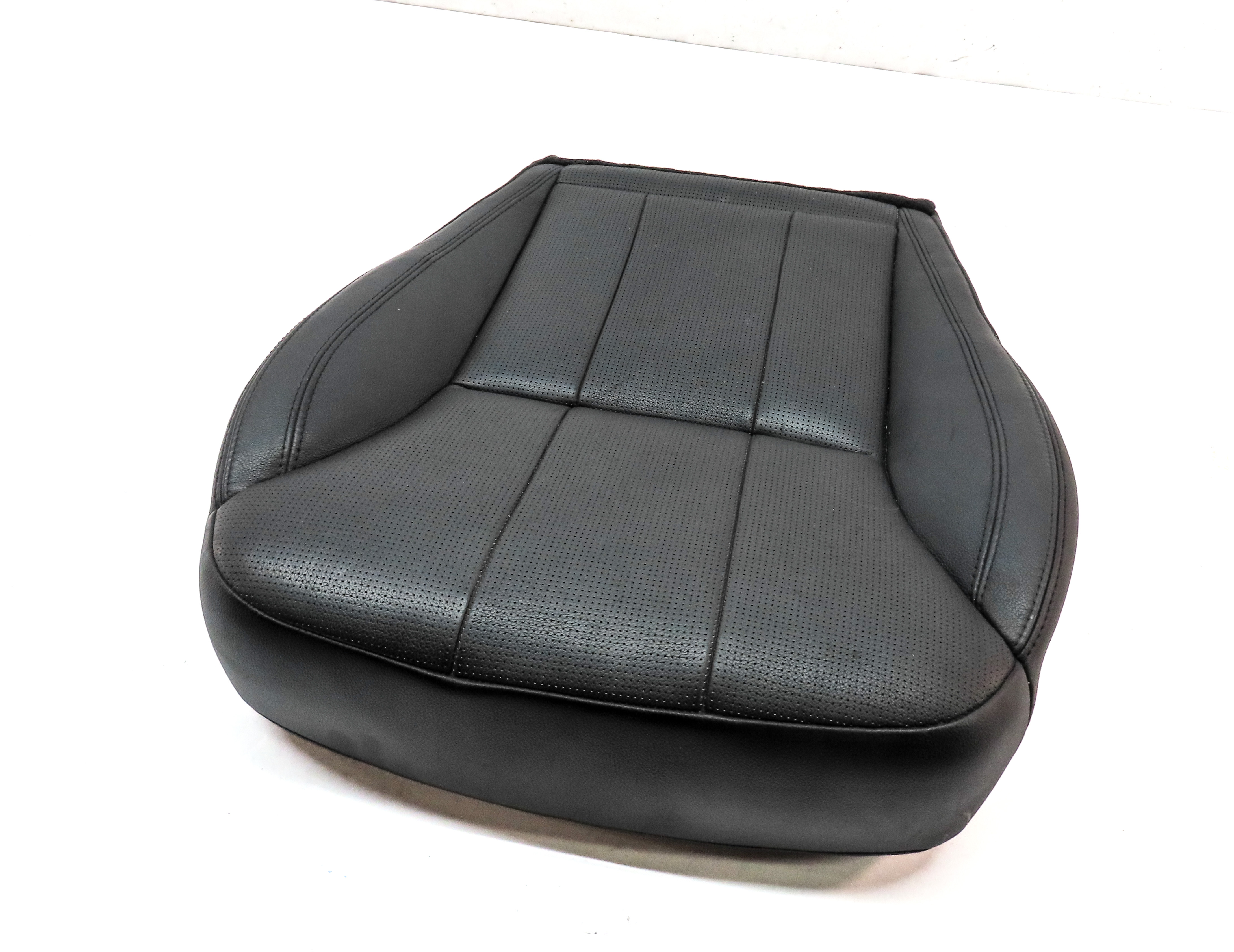 17-20 LAND ROVER DISCOVERY L462 FRONT RIGHT PASSENGER LOWER SEAT CUSHION (BLACK) — exact item pictured